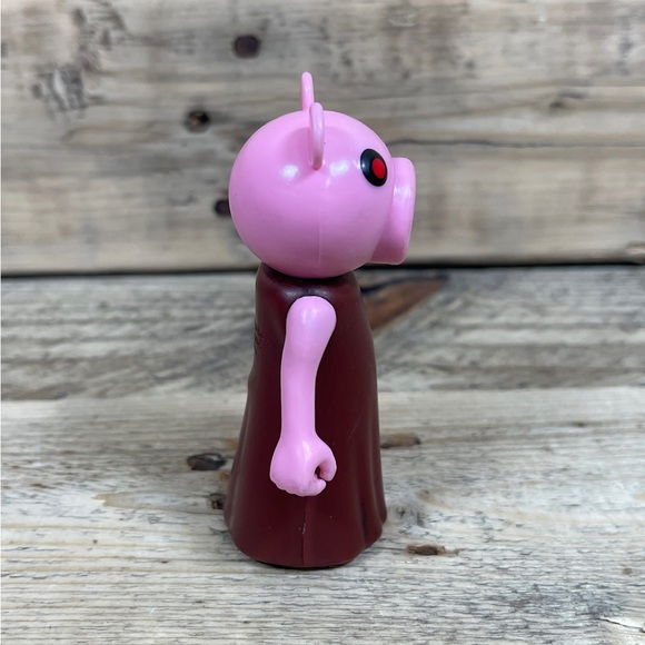 Roblox Piggy Action Figure 4” Red Dress Girl Pink Pig Series 1 Video Game Toy - Picture 2 of 6